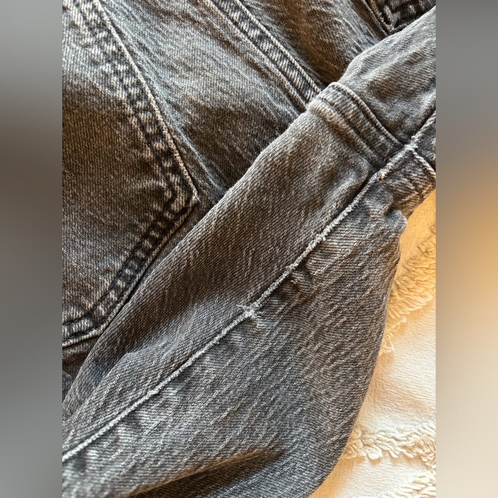 Madewell Black Curvy Perfect Vintage Jeans |
Size 28 - Picture 6 of 7